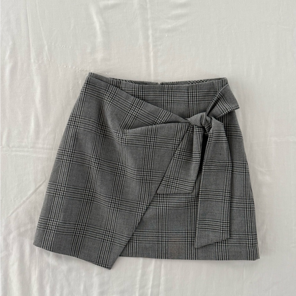 Aritzia Wilfred Dorine Wrap Front Mini Skirt Plaid Wool/Cashmere Size 0 Gray